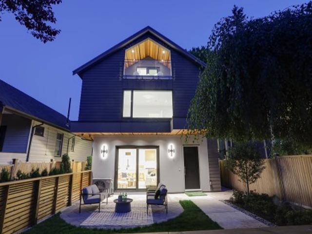 1 944 13 Avenue E, Vancouver, BC, V5T 2L6 duplex for sale | Listing ID R3097 | Royal LePage
