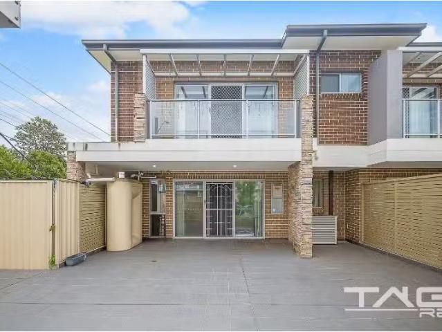 1C Lucas Road, SEVEN HILLS Townhouse for rent Listed by Tag R.