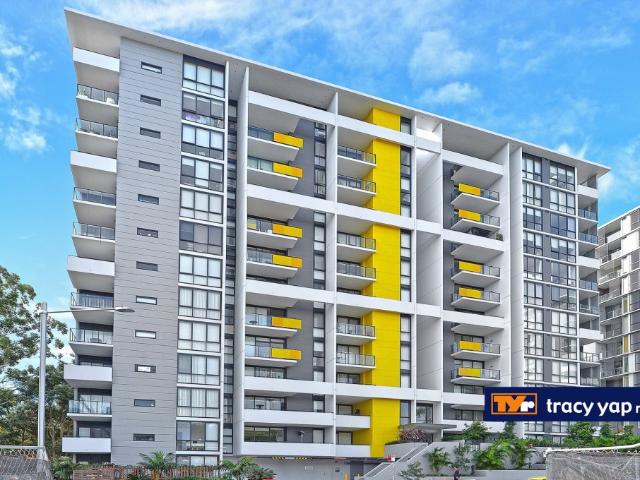 1Charming BEDROOM + STUDY, 450 meters to Shopping Centre + Fresh paint and new wool carpet