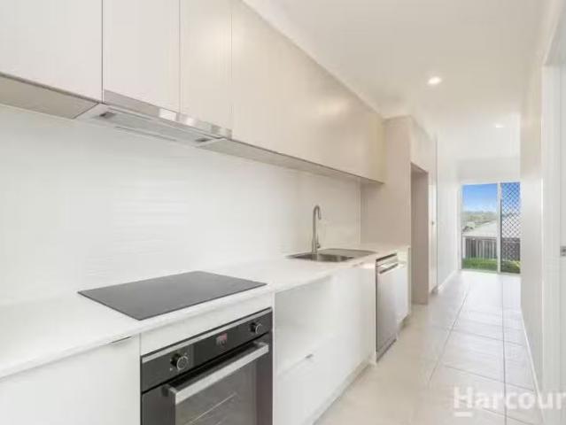 1A/11 Wungul Drive, NIKENBAH, QLD 4655 Duplex for Rent