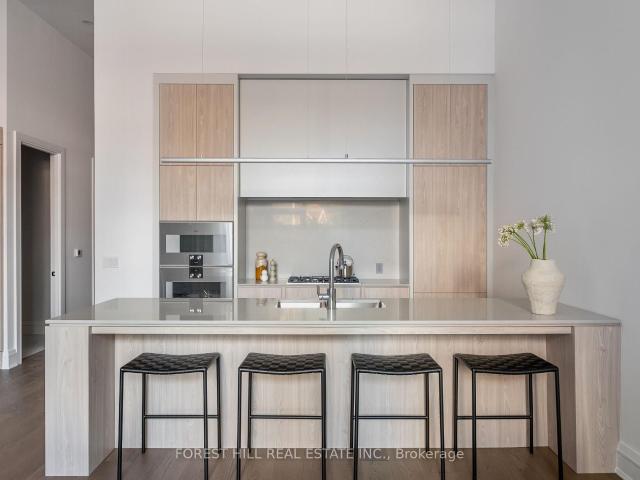 1A 2010 Bathurst Street in Toronto: Humewood Cedarvale Condo Apartment for lease Toronto C03: MLS®# C13515240