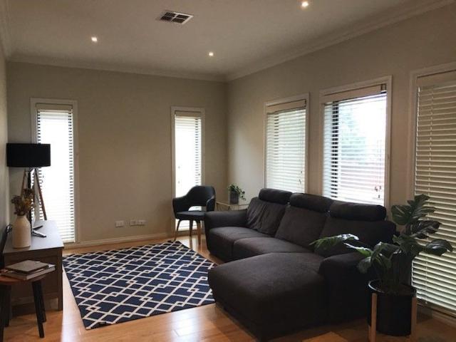 1A Takapuna St, Caulfield South