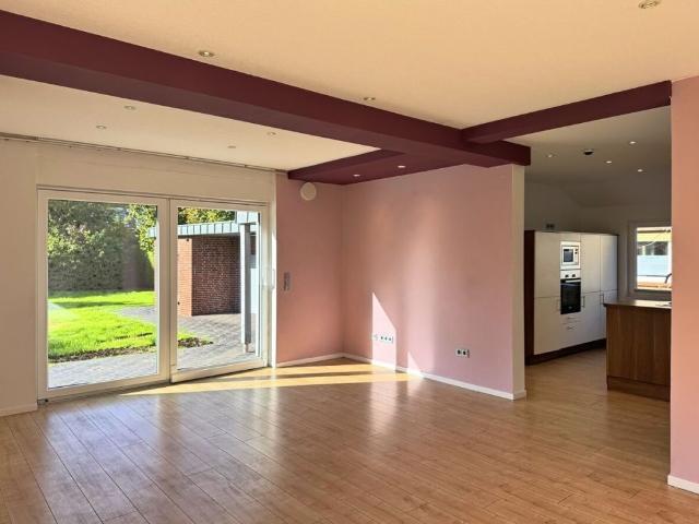 1A Zentrumslage: Saniertes Einfamilienhaus mit Einbauküche, Garten & Garage in Wiesmoor
