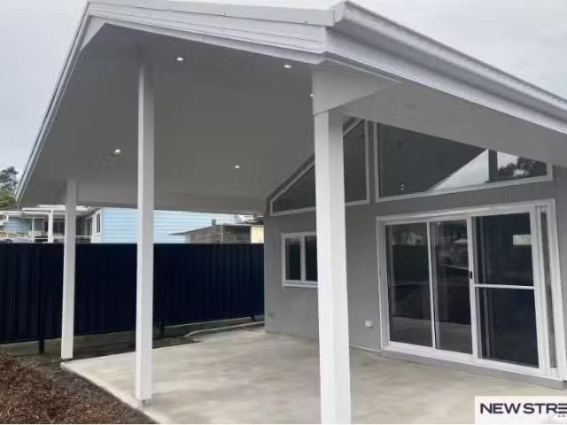 1A Alfred Street, Belmont North House for rent Listed by Mela.