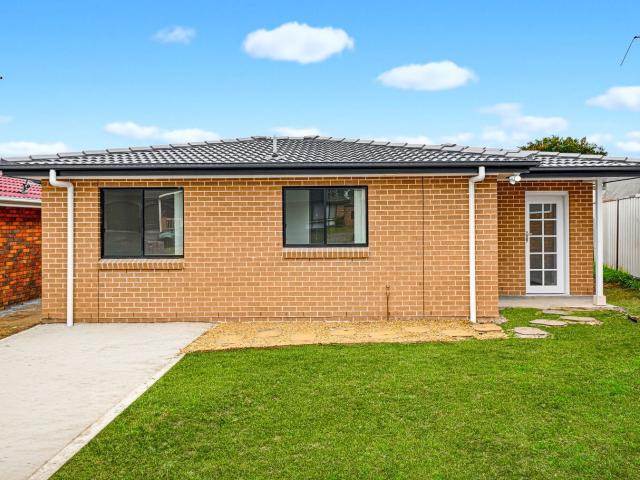 1a Ashford Grove, St Clair