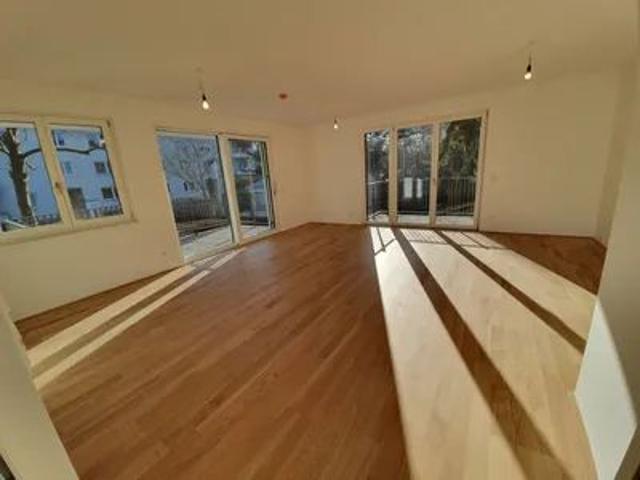 1A Ausstattung, perfekter Grundriss, Top Lage am Stadtrand 2 Balkone
