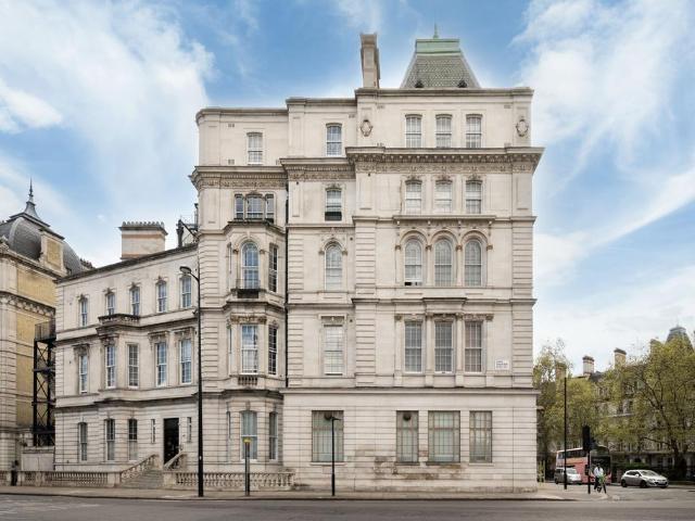 1a Grosvenor Gardens, London SW1W 2 bed flat to rent £6,067 pcm £1,400 pw