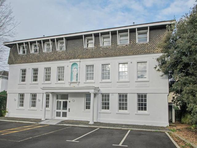1A Hartington Place, Eastbourne, BN21 1 bed apartment to rent £1,000 pcm £231 pw