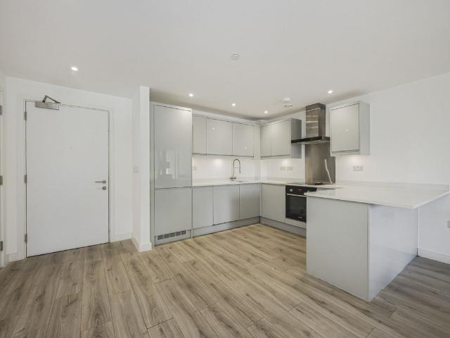 1A Hillreach, London SE18, 2 bed flat to rent, £1,950 pcm | PrimeLocation