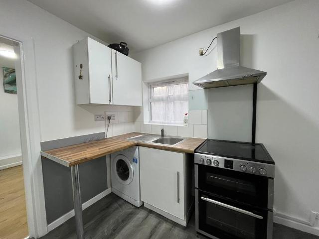 1A Inverness Road, Southall UB2 2 bed flat to rent £1,375 pcm £317 pw