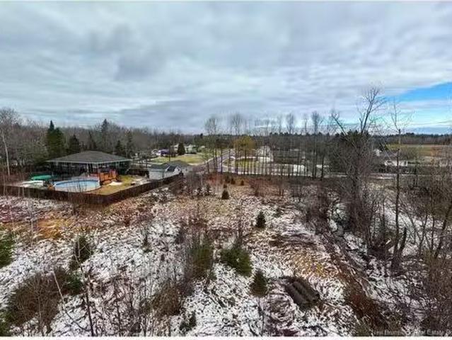 1A Irvine St, Oromocto, NB, E2V 3N4 vacant land for sale Li.