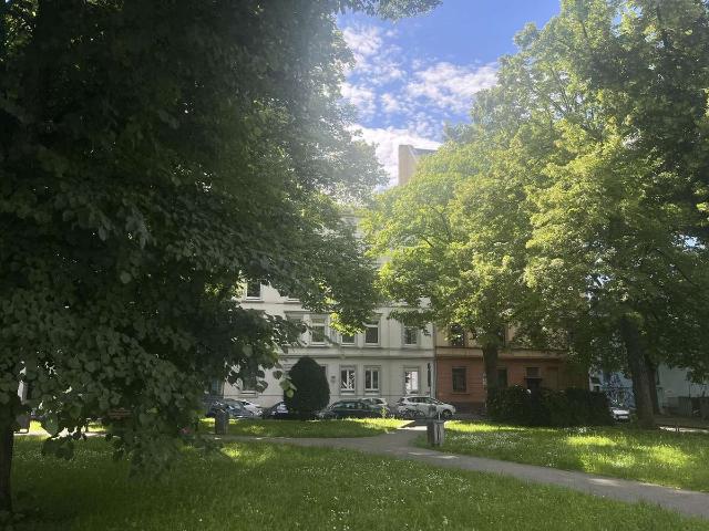 1A Lage, altersgerechte exklusive 3 Zimmer Altbau Wohnung am Park