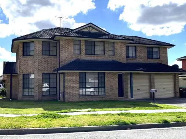 1a Leichhardt St, Horningsea Park House for rent Listed by On.