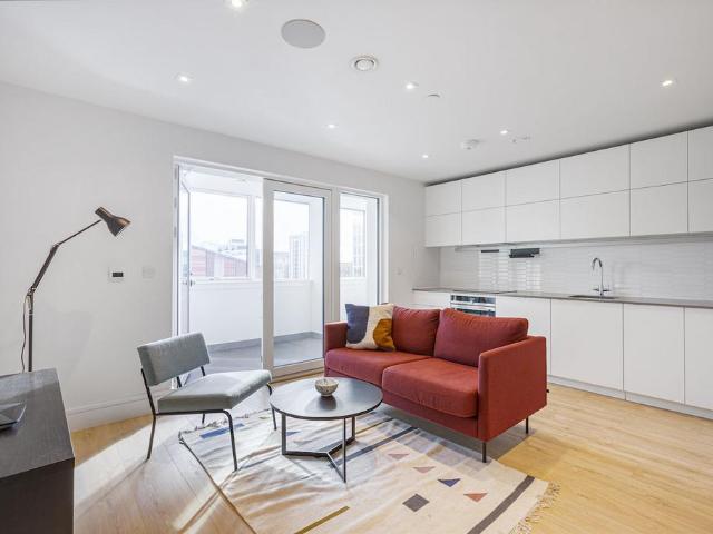 1a Olympic Way, Wembley Park W1G 3 bed apartment to rent £2,995 pcm £691 pw