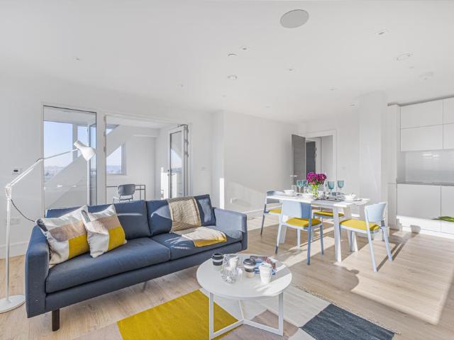 1a Olympic Way, Wembley Park W1G 3 bed apartment to rent £2,995 pcm £691 pw