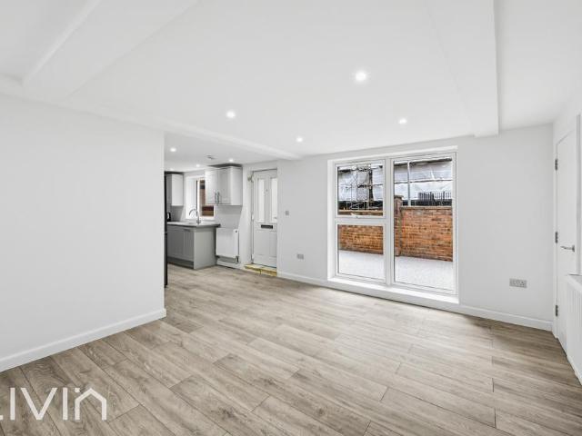 1A Scarbrook Road, Croydon CR0 1 bed flat to rent £1,450 pcm £335 pw