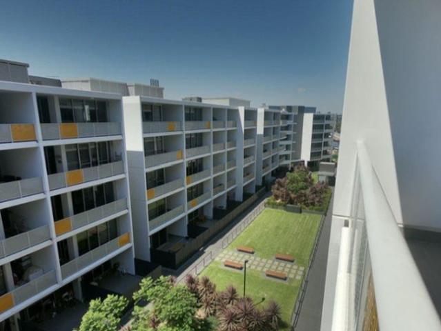 1B+1B +1 Car Unfurnished Closed to MeadowBank