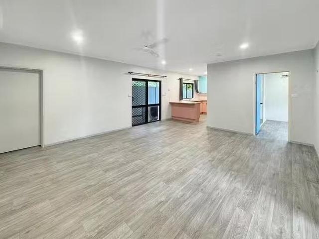 /1B Wallum Close, Holloways Beach, QLD 4878