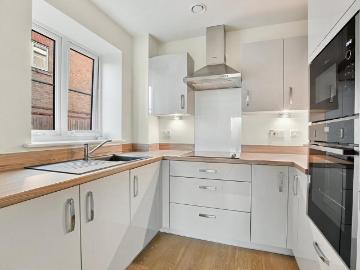 1B Westpole Avenue, Oakwood EN4 1 bed retirement property to rent £3,360 pcm £775 pw