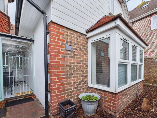 1B Cissbury Road, Worthing BN14, 2 bed detached house to rent, £1,500 pcm | PrimeLocation