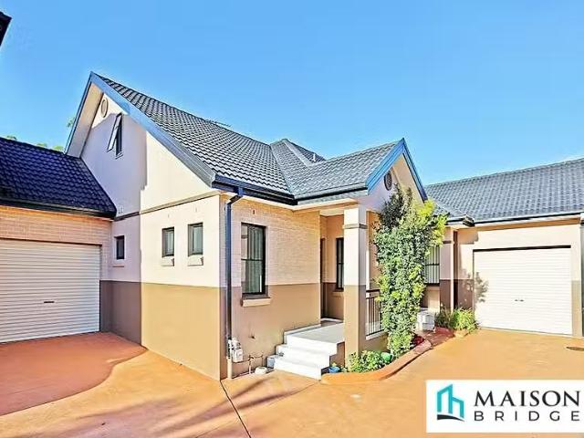 1B Marsden Road, West Ryde Townhouse for rent Listed by Alfre.