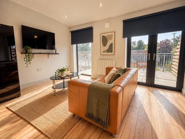 1B Old Brickyard, Nottingham. 2 bed flat to rent £900 pcm £208 pw