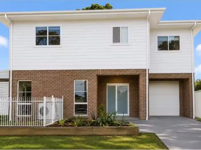 1B Spur Crescent, Loftus House for rent Listed by Saskia Robe.