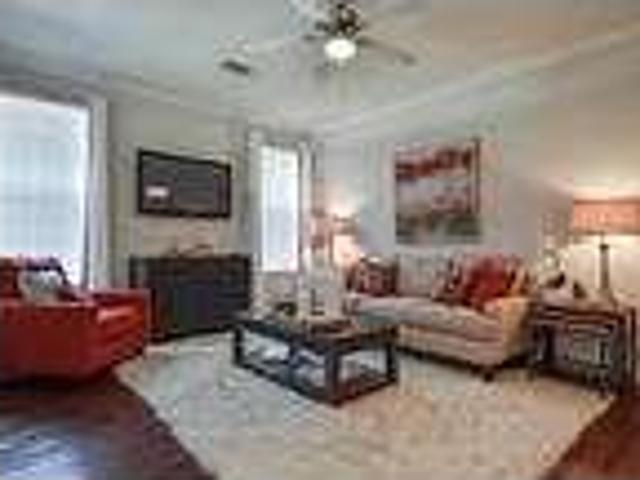 1BD 1BA $1467/Mo