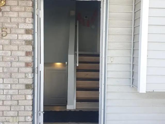 1bed+1den 1 bath BASEMENT