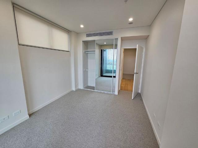 1Bed + 1 Large Study, Near New Apartment In a Convenient Location