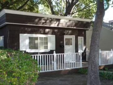 1BR/1.0BA 1221 1227 Byron Street