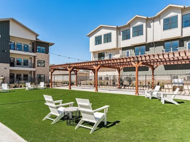 1BR/1BA from $1,090/mo | Community pool | Leander