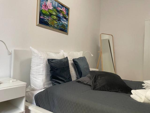 1BR Apartment 10 Minutes to Center, Vienna Amsterdam Apartments for Rent