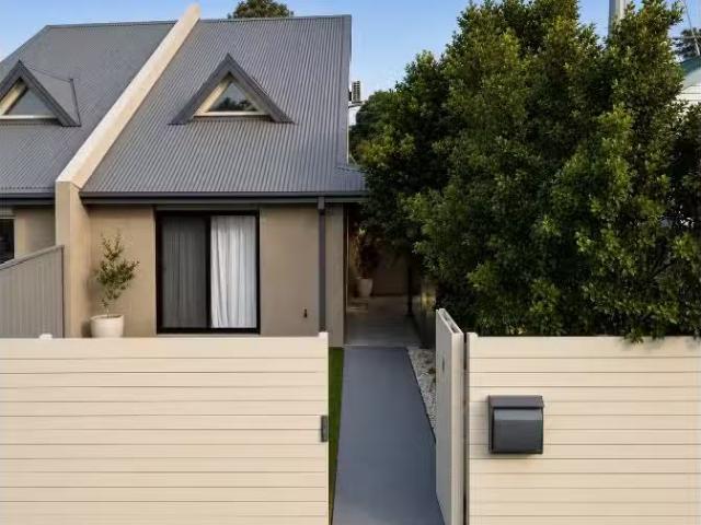 1D Third Avenue, Macquarie Fields Townhouse for rent Listed b.