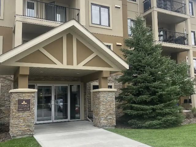 1+Den furnished apartment in Essence at Windermere South — 1 Bedroom+ Den Condo Unit
