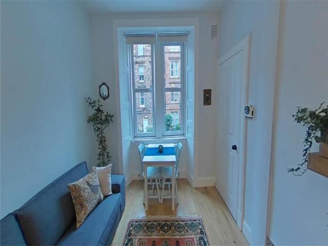 1F2 1 bed flat to rent £1,050 pcm £242 pw