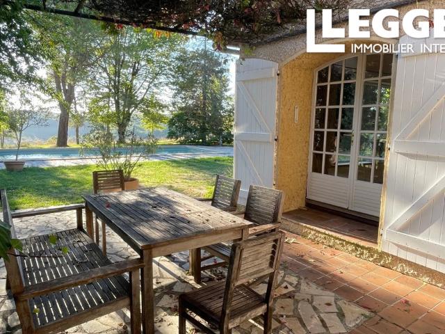 1H10 de Toulouse, maison à rénover d'environ 320 m² habitable sur 17 HA de prairies, arboré, belle vue