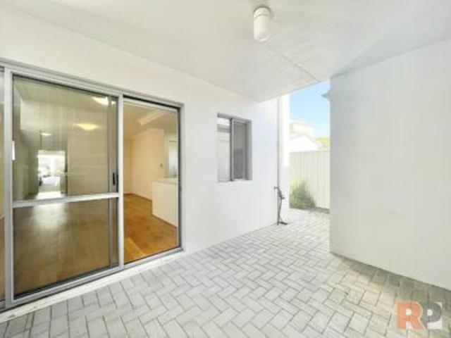 1x1 Modern Ground Floor Apartment with Private Courtyard