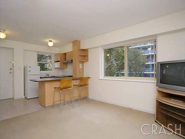 1x1 Studio Apartment in East Perth!