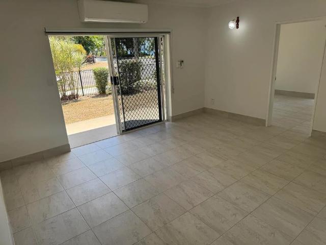 1x UNFURNISHED UNIT GROUND FLOOR APARTMENT ON THE ESPLANADE A STONE'S THROW FROM THE BEACH!