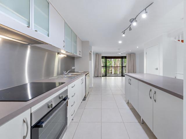 2/3 5 Seaview Drive Airlie Beach, QLD 4802