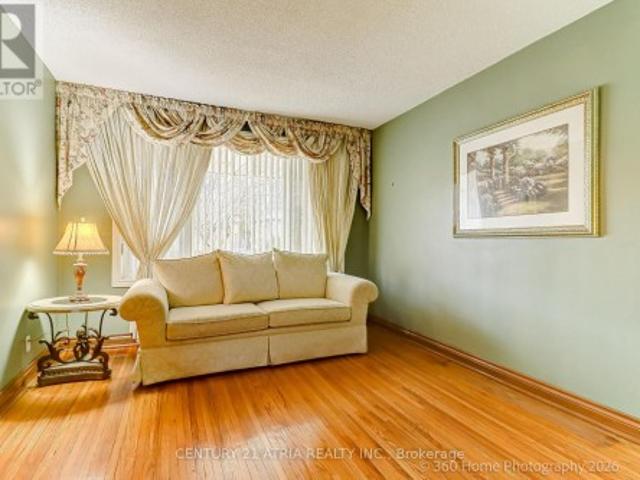 23 Tumpane Street, Toronto, ON, M3M 1L5 house for sale | Listing ID W13752 | Royal LePage