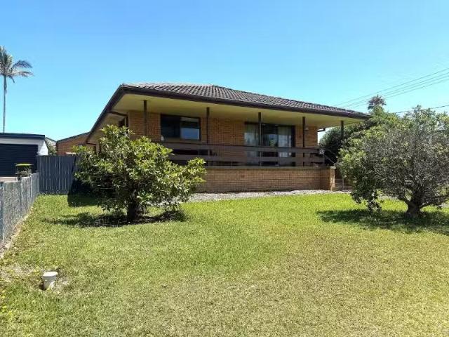 23 Ungala Road, OLD BAR House for rent Listed by Helen Palfre.
