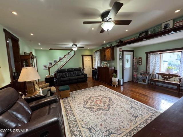 23 W CLAY Avenue