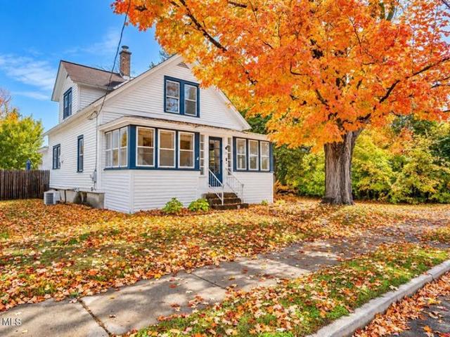23 Walnut St, Corinth, NY 12822