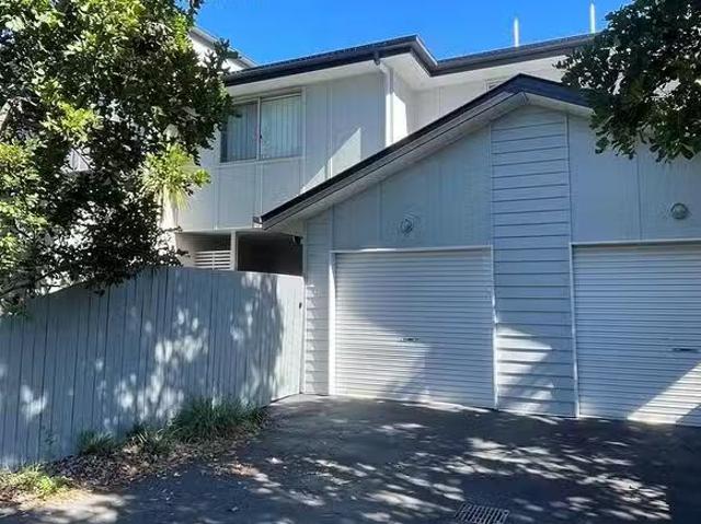 2/3 Wattle Avenue, Carina, QLD 4152
