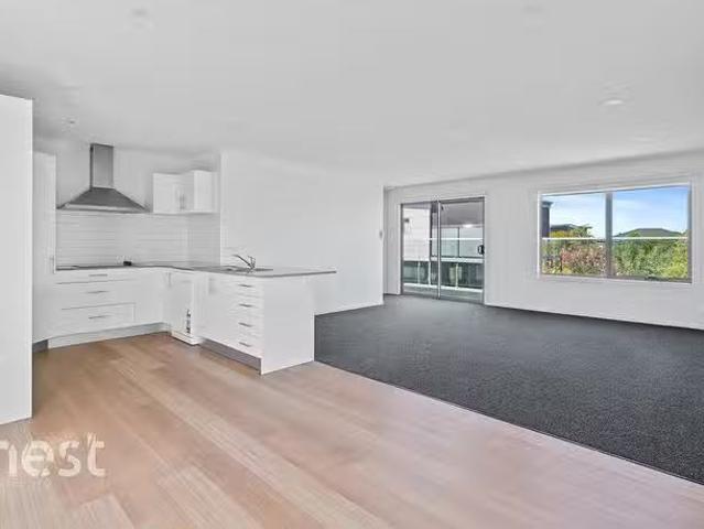 2/3 Wells Parade, Blackmans Bay, TAS 7052