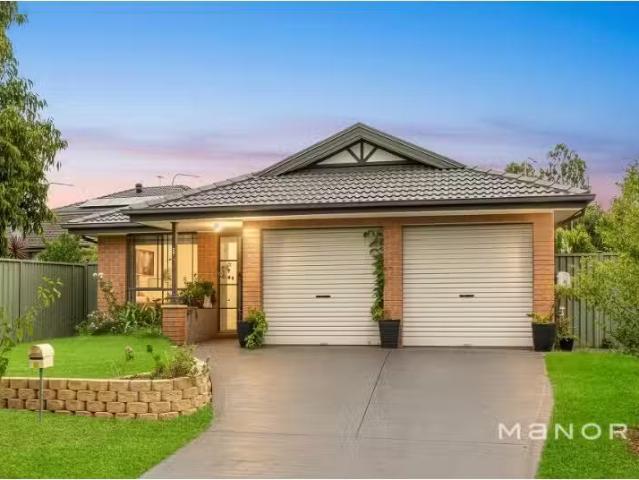23 Willowtree Avenue, Glenwood House for rent Listed by Micha.