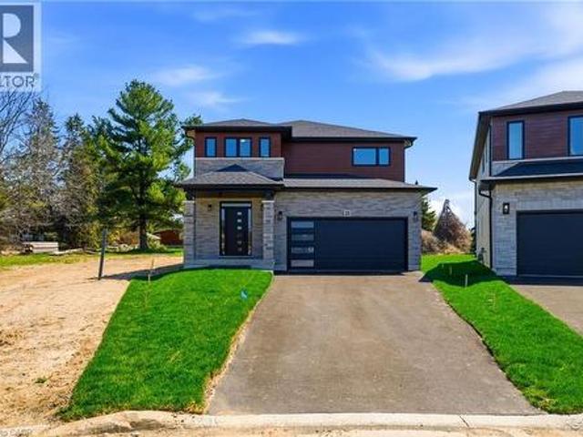 23 Woodvalley Court, Hamilton, ON, L9B 2S7 house for sale | Listing ID 40846 | Royal LePage