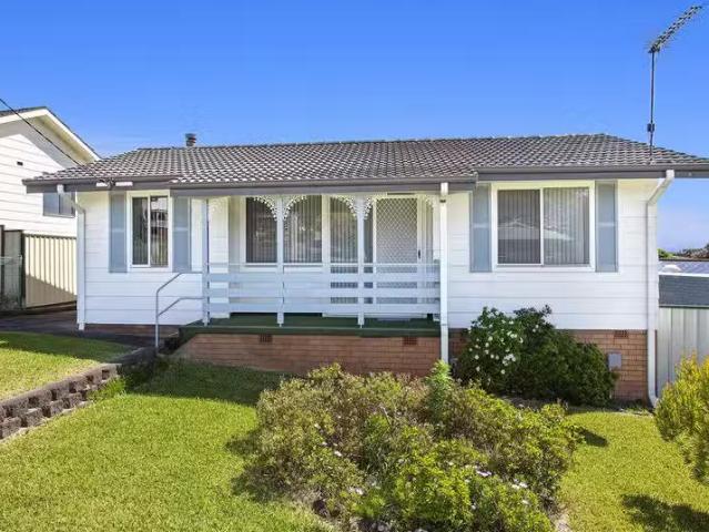 23 Wyndarra Way, Koonawarra, NSW 2530 House for Rent